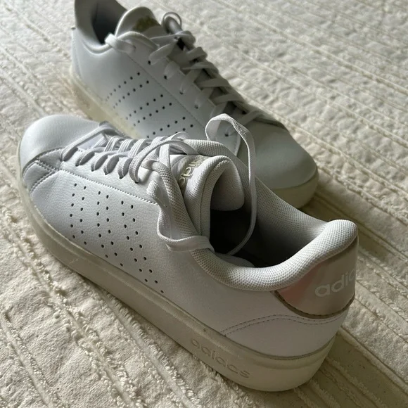 Women’s Adidas Advantage White & Gold Court Shoes - Picture 1 of 6